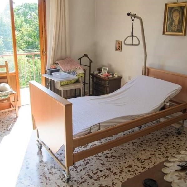Letto elettrico comfort per anziani/degenti LUNA 2 Vermeiren