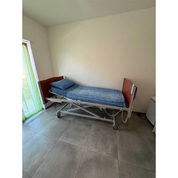 Letto con sponde elettrico 