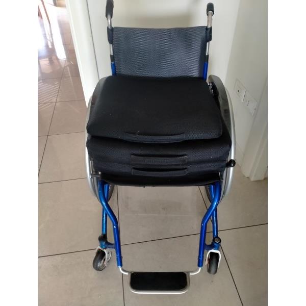  CARROZZINA ULTRALEGGERA + CUSCINI INCLUSI!